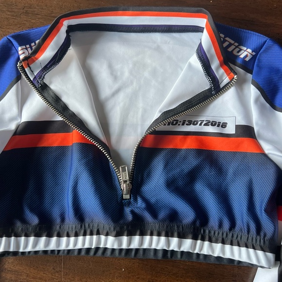 UNRELEASED SAMPLE zip crop - Picture 3 of 4